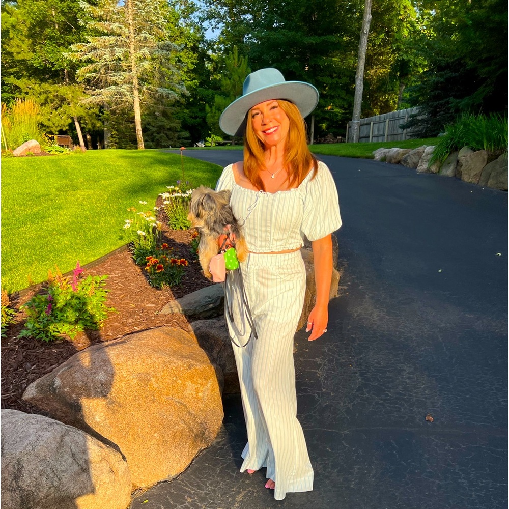 Hi! I’m Wanderluxer.